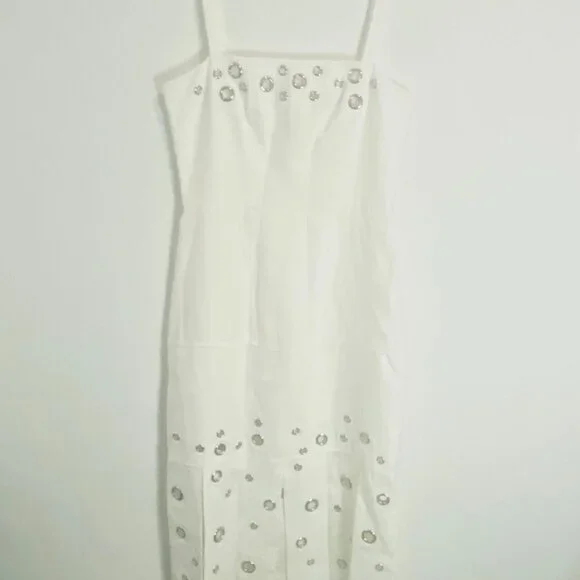 Stasia Alexis Design Sleeveless White Dress for Glamorous Occasions - Picture 4 of 17